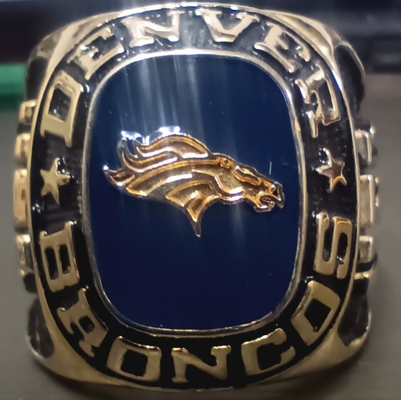 Denver Broncos Classic Goldplated NFL Ring - Picture 4 of 5